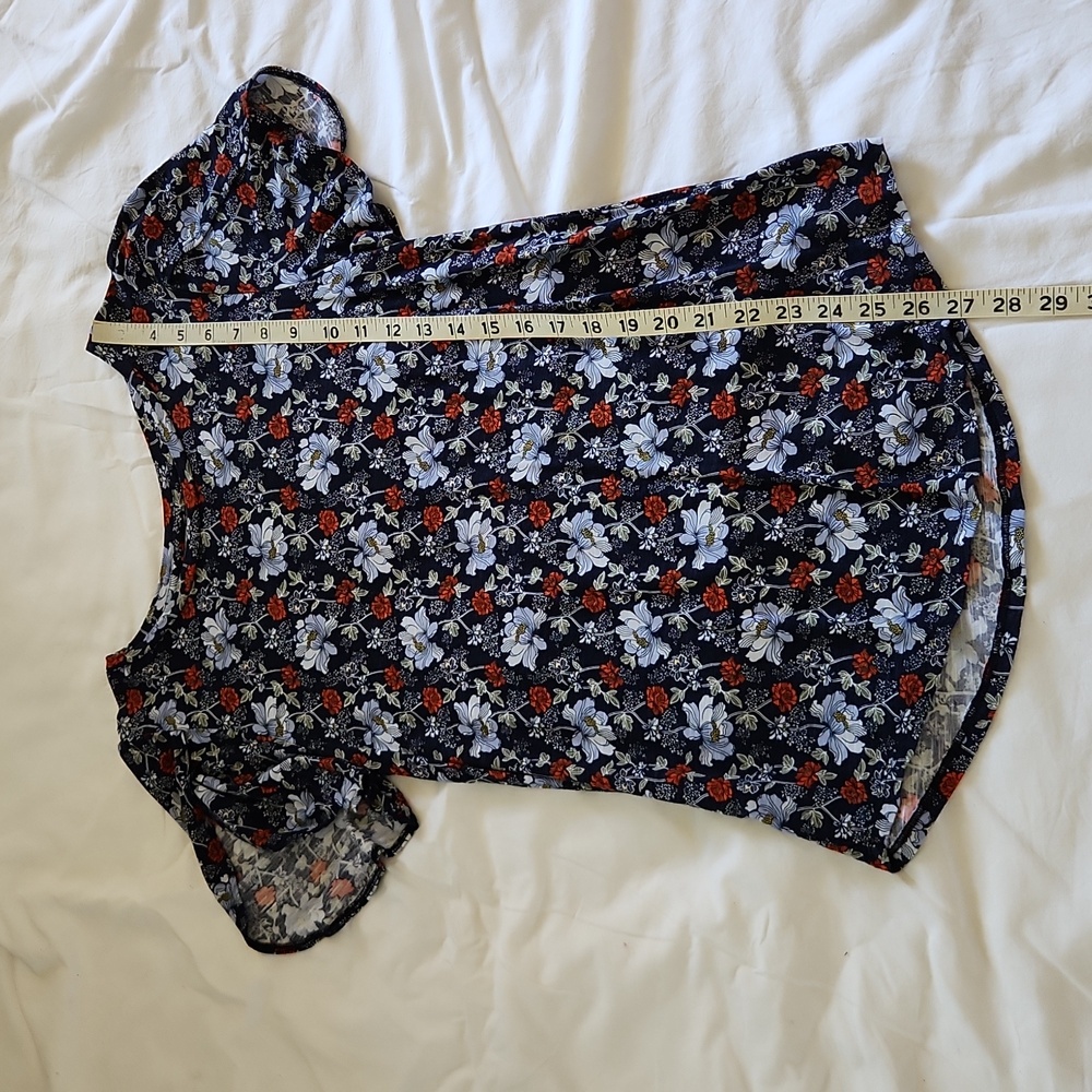 Floral peep sleeve shirt